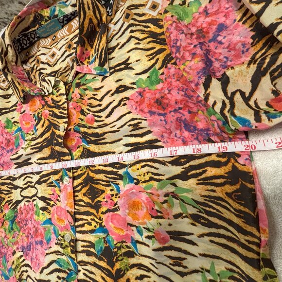 Glam Kimono, Tiger print w/ floral accents. One Size. EUC. - Picture 12 of 12